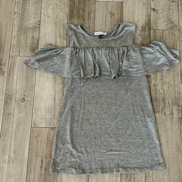 Grey top. - Picture 1 of 4